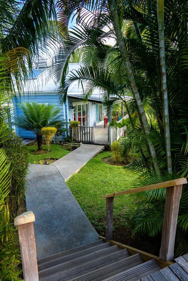 Red Coconut Self-Catering Apartment Baie Lazare  Exterior photo